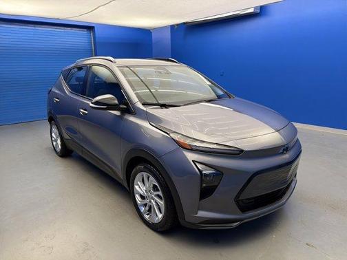 Gray Ghost Metallic 2023 Chevrolet Bolt EUV LT