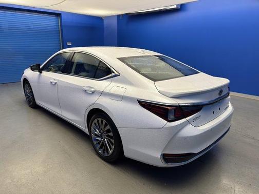 2024 Lexus ES 300h Luxury