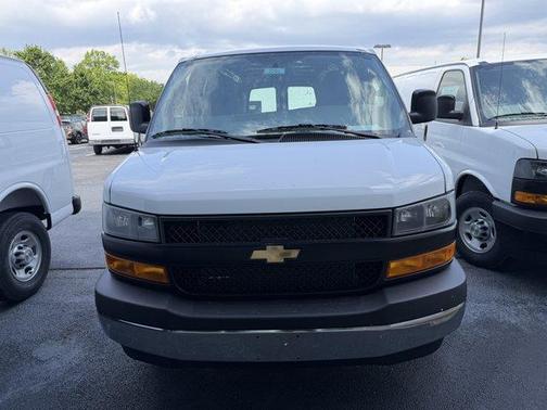 Summit White 2026 Chevrolet Express 3500 Work Van