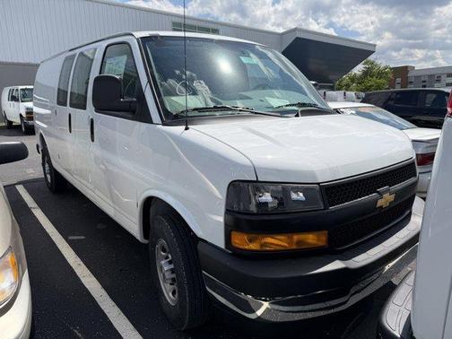 Summit White 2026 Chevrolet Express 3500 Work Van