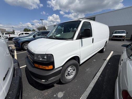 Summit White 2026 Chevrolet Express 3500 Work Van