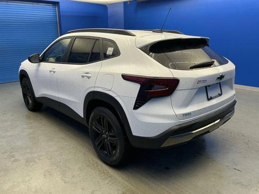 Summit White 2026 Chevrolet Trax ACTIV