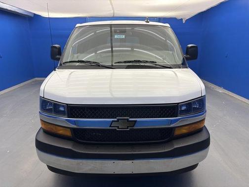 2025 Chevrolet Express 3500 LS