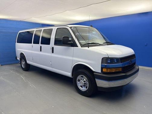 2025 Chevrolet Express 3500 LS