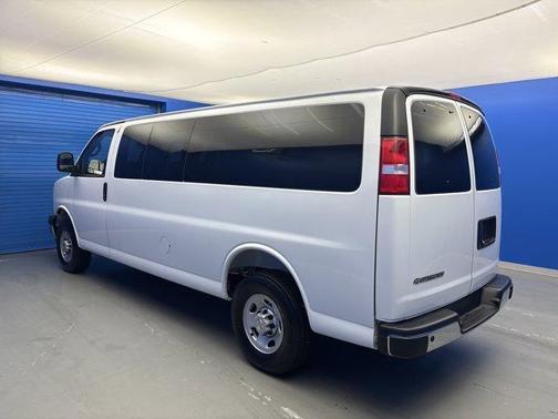 2025 Chevrolet Express 3500 LS