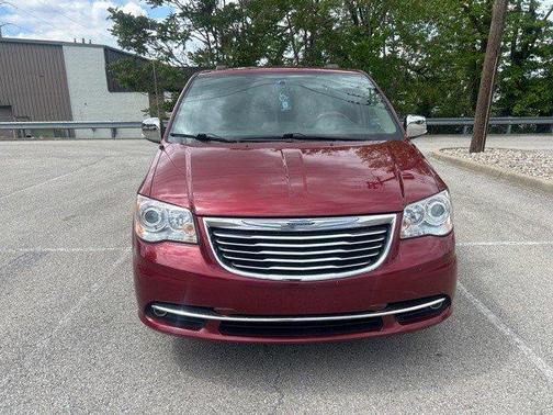 2016 Chrysler Town & Country Limited Platinum
