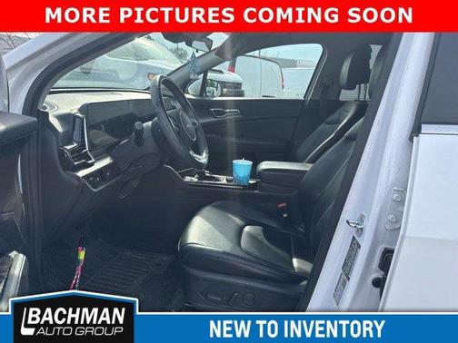 Glacial White Pearl 2023 Kia Sportage EX