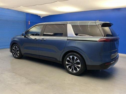 2023 Kia Carnival EX