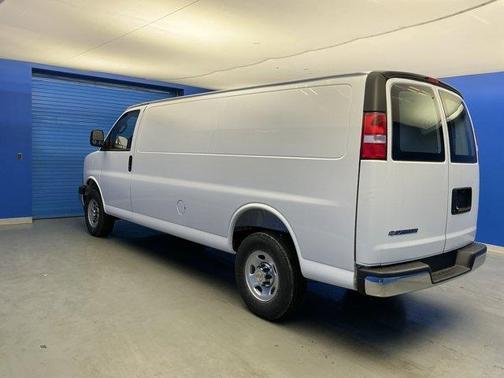2025 Chevrolet Express 3500 Work Van