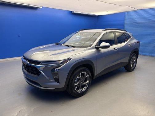 Sterling Gray Metallic 2026 Chevrolet Trax LT