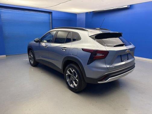 Sterling Gray Metallic 2026 Chevrolet Trax LT
