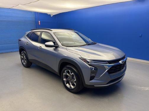 Sterling Gray Metallic 2026 Chevrolet Trax LT
