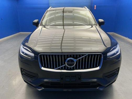 2022 Volvo XC90 T6 Momentum 7 Passenger