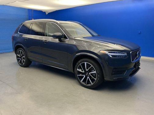 2022 Volvo XC90 T6 Momentum 7 Passenger