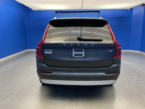 2022 Volvo XC90 T6 Momentum 7 Passenger