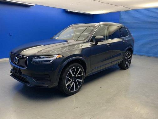 2022 Volvo XC90 T6 Momentum 7 Passenger