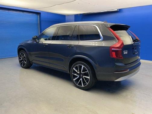 2022 Volvo XC90 T6 Momentum 7 Passenger