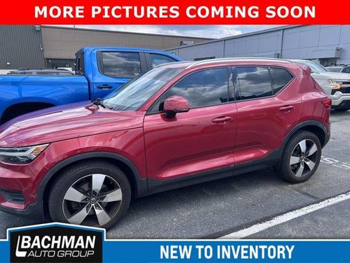 Fusion Red Metallic 2019 Volvo XC40 T5 Momentum