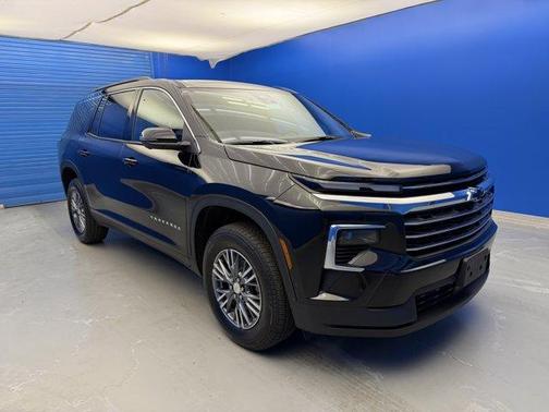 Mosaic Black Metallic 2026 Chevrolet Traverse LT