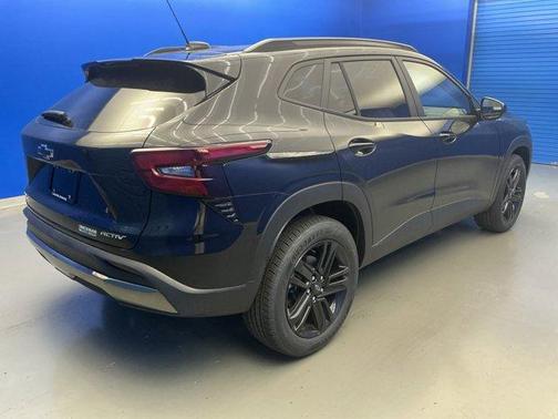 Mosaic Black Metallic 2026 Chevrolet Trax ACTIV