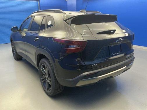Mosaic Black Metallic 2026 Chevrolet Trax ACTIV