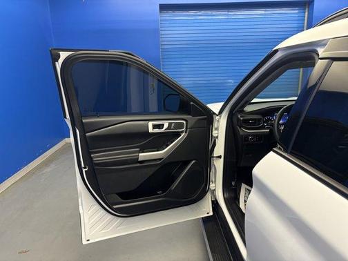 Star White 2023 Ford Explorer XLT