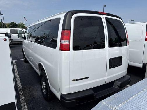 2025 Chevrolet Express 3500 LS