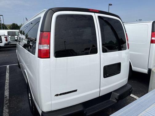 2025 Chevrolet Express 3500 LS
