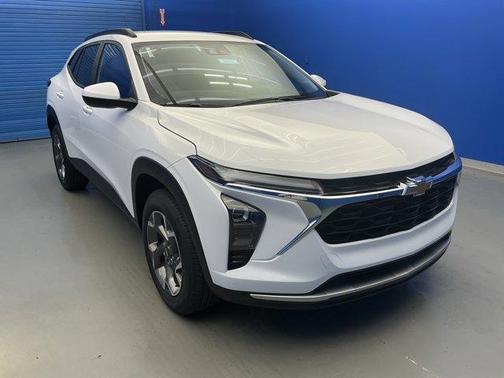 Summit White 2026 Chevrolet Trax LT