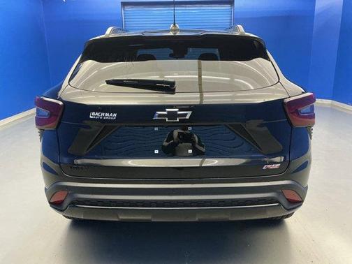 Mosaic Black Metallic 2026 Chevrolet Trax 2RS