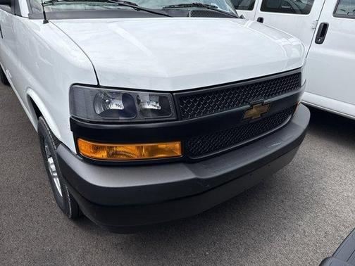 2025 Chevrolet Express 3500 LS