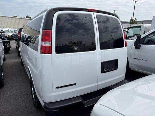 2025 Chevrolet Express 3500 LS