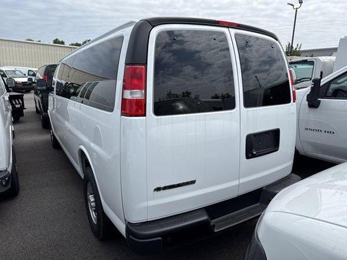 2025 Chevrolet Express 3500 LS