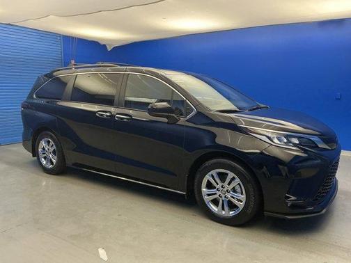 2022 Toyota Sienna XSE 7 Passenger
