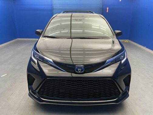 2022 Toyota Sienna XSE 7 Passenger