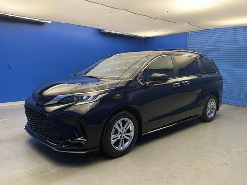 2022 Toyota Sienna XSE 7 Passenger