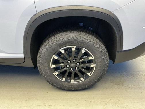 Polar White 2026 Chevrolet Traverse Z71