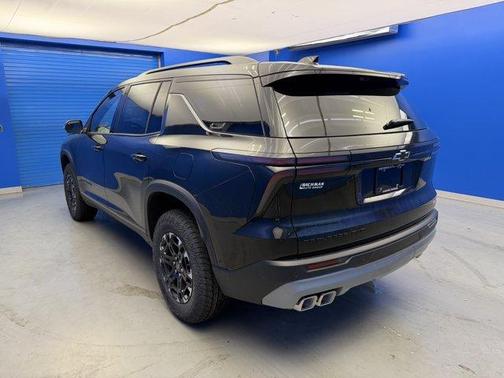 Mosaic Black Metallic 2027 Chevrolet Traverse Z71