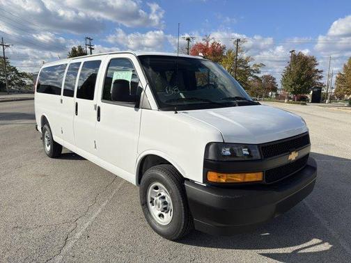 2025 Chevrolet Express 3500 LS