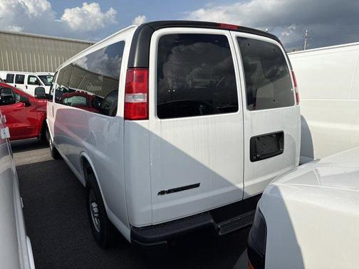 2025 Chevrolet Express 3500 LS
