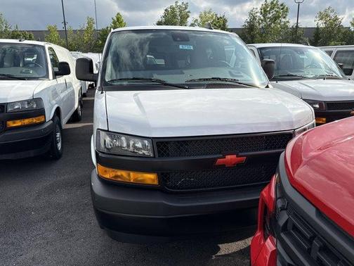2025 Chevrolet Express 3500 LS