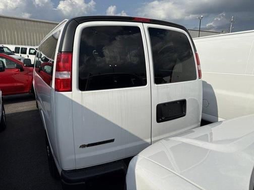 2025 Chevrolet Express 3500 LS