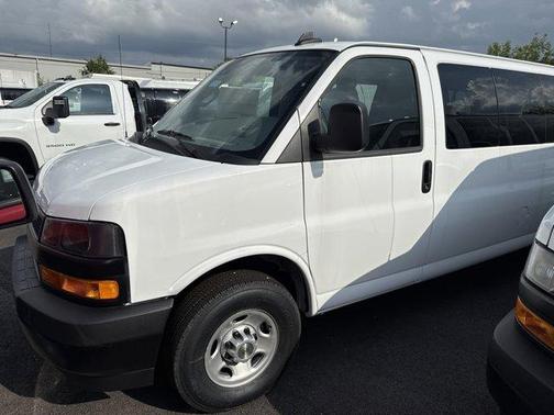 2025 Chevrolet Express 3500 LS