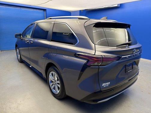 2023 Toyota Sienna Platinum 7 passenger