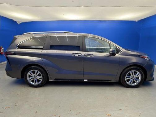 2023 Toyota Sienna Platinum 7 passenger