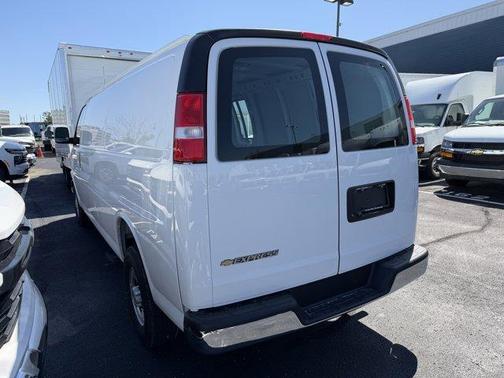 Summit White 2026 Chevrolet Express 3500 Work Van