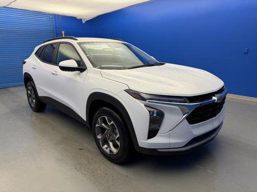 Summit White 2026 Chevrolet Trax LT