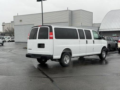 2025 Chevrolet Express 3500 LS