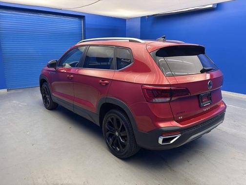 Kings Red 2022 Volkswagen Taos 1.5T SE