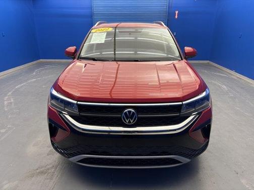 Kings Red 2022 Volkswagen Taos 1.5T SE